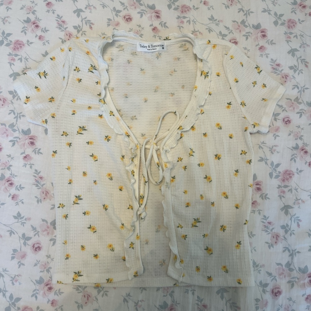 Floral Tie-Front Top by - Cream